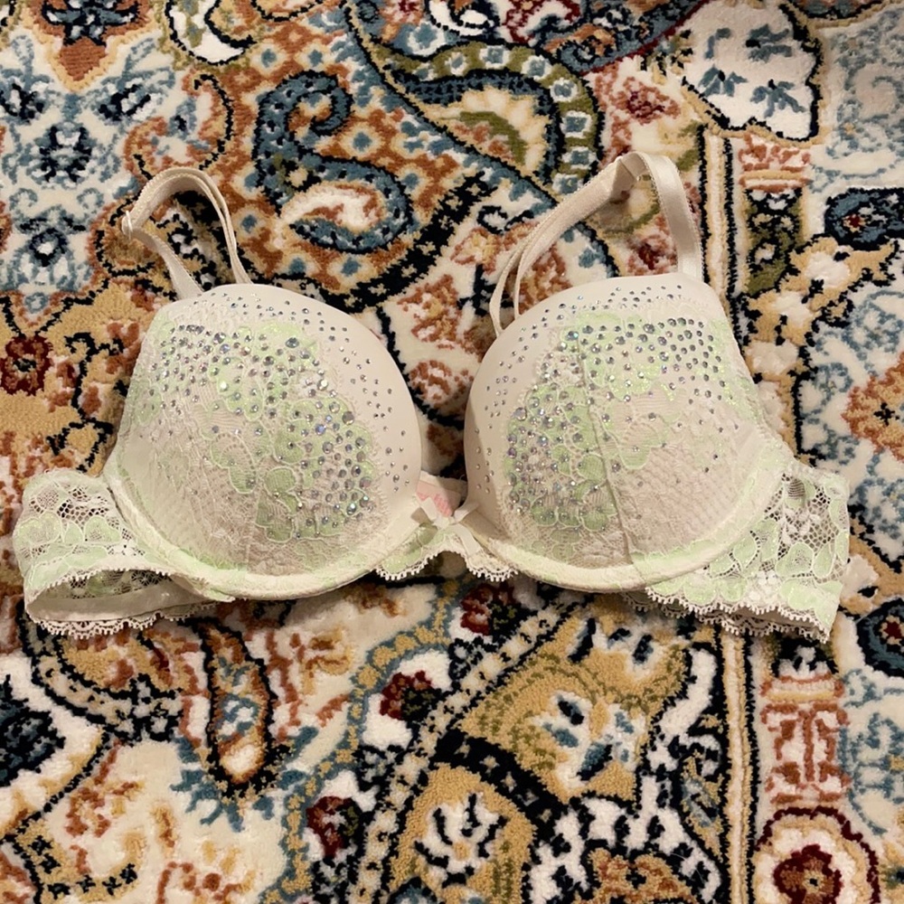 Victoria’s Secret Dream Angels Push-Up Bra